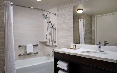 DoubleTree by Hilton Hotel Nashville Downtown