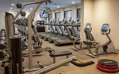 Fully equipped fitness center at the DoubleTree by Hilton Pittsburgh Green Tree.