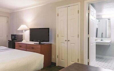 La Quinta Inn by Wyndham New Orleans West Bank / Gretna