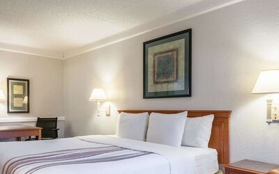 La Quinta Inn by Wyndham New Orleans West Bank / Gretna