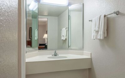 La Quinta Inn by Wyndham New Orleans West Bank / Gretna