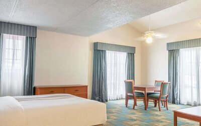 La Quinta Inn by Wyndham New Orleans West Bank / Gretna