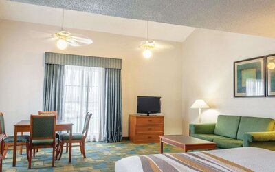 La Quinta Inn by Wyndham New Orleans West Bank / Gretna