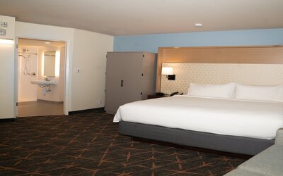 Holiday Inn New Orleans West Bank Tower by IHG
