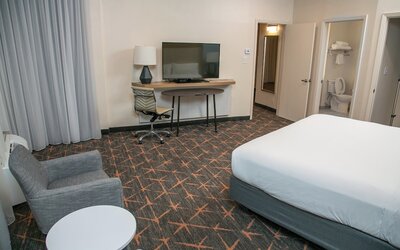 Holiday Inn New Orleans West Bank Tower by IHG