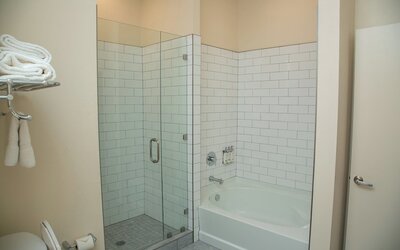 Holiday Inn New Orleans West Bank Tower by IHG
