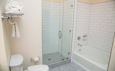 Holiday Inn New Orleans West Bank Tower by IHG
