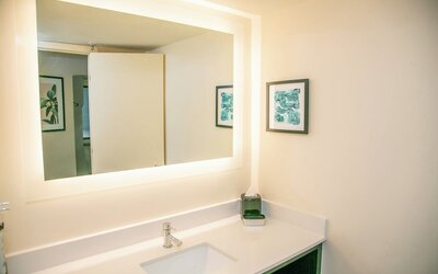 Holiday Inn New Orleans West Bank Tower by IHG