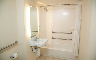 Holiday Inn New Orleans West Bank Tower by IHG