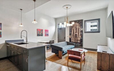 The Mary Beth Hotel & Gallery