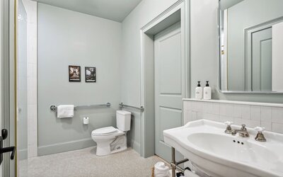 The Mary Beth Hotel & Gallery
