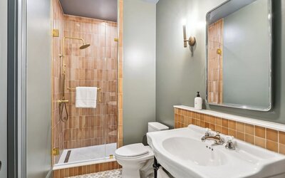 The Mary Beth Hotel & Gallery