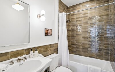 The Mary Beth Hotel & Gallery