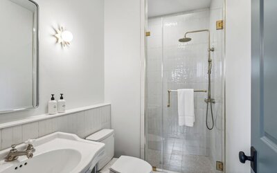 The Mary Beth Hotel & Gallery