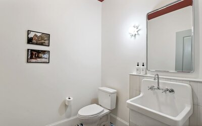 The Mary Beth Hotel & Gallery