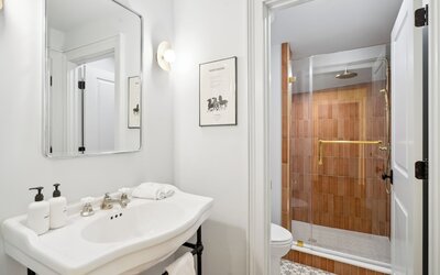 The Mary Beth Hotel & Gallery