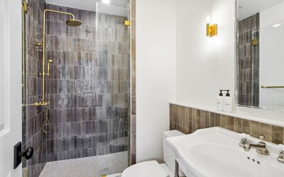 The Mary Beth Hotel & Gallery