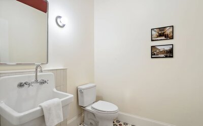 The Mary Beth Hotel & Gallery