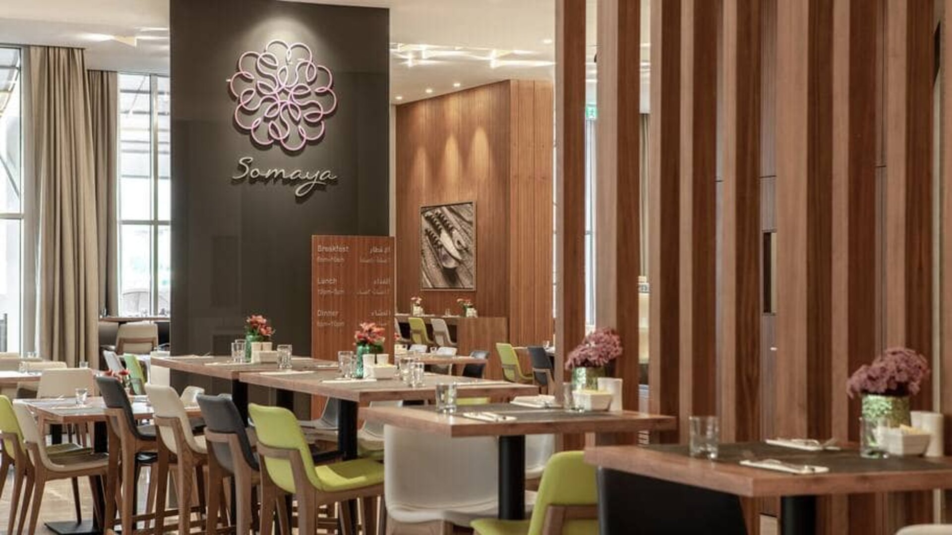 Bright and spacious restaurant lounge with seating to eat, meet and work.