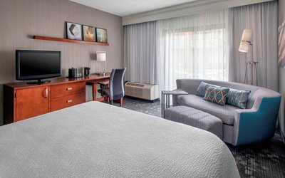 Courtyard by Marriott Newark Liberty International Airport