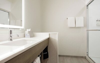 Holiday Inn Express & Suites Linden – Newark South by IHG