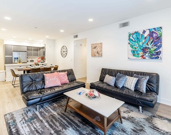 Fully furnished 3 Bedroom Apartment on Poinsettia Place 3 Apts by RedAwning