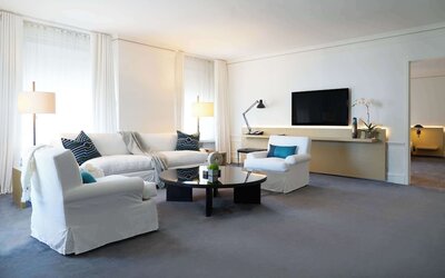The Chicago Hotel Collection Ambassador Gold Coast