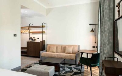 Living room with desk and sofa at the DoubleTree by Hilton Rome Monti.