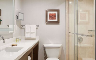 DoubleTree by Hilton Torrance - South Bay