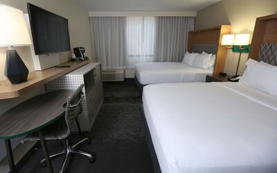 Holiday Inn & Suites Chicago North Shore (Skokie) by IHG