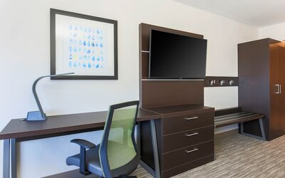 Holiday Inn Express & Suites Chicago O'Hare Airport by IHG