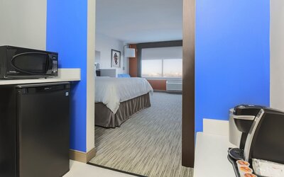 Holiday Inn Express & Suites Chicago O'Hare Airport by IHG