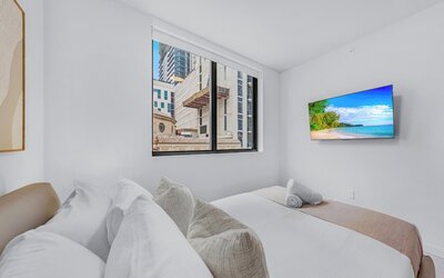 Heart of Downtown-1BR with Skyline Views