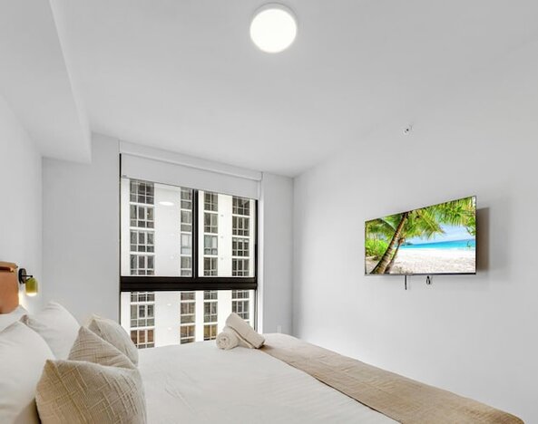 The Crosby Exclusive Condo - Pool & Gym