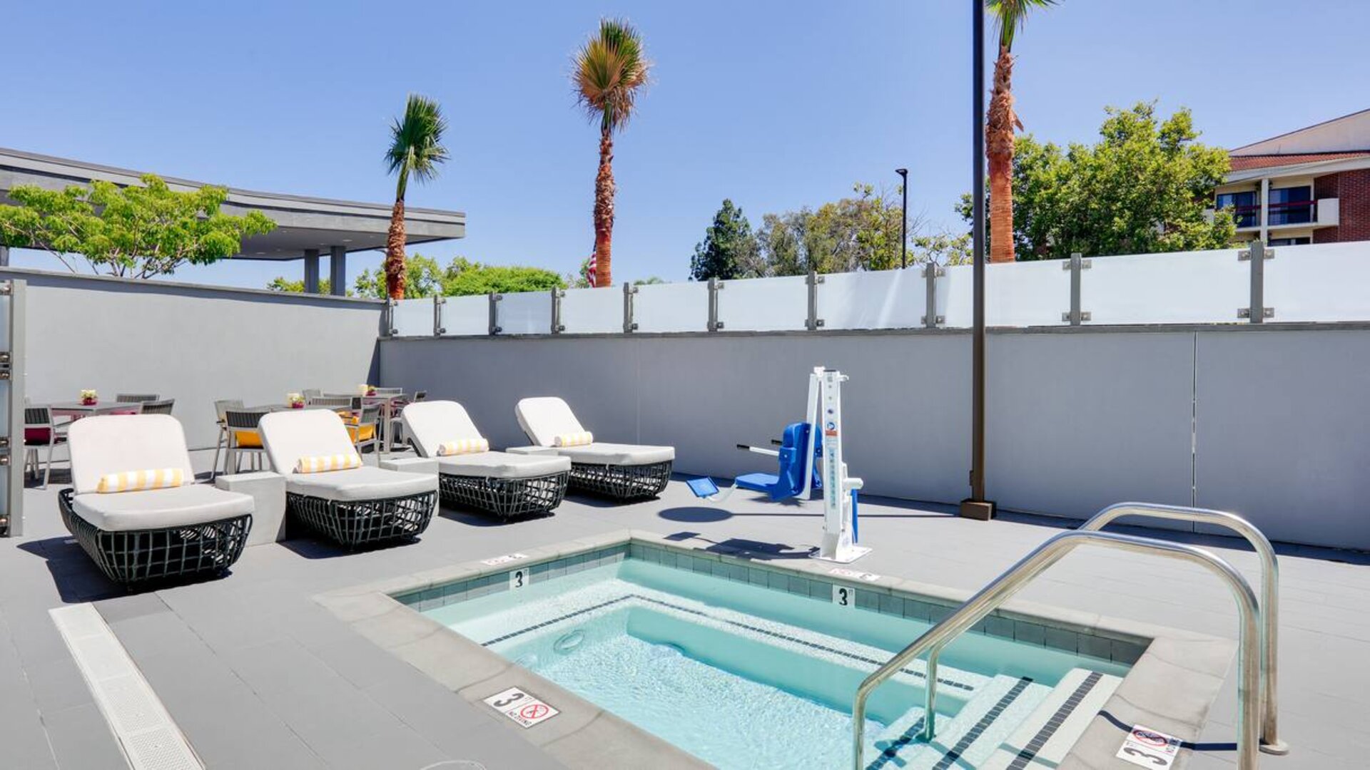small outdoor dipping pool in beautiful surroundings with sun beds at Hampton Inn Irvine Spectrum Lake Forest.