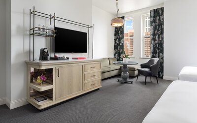 The Candler Hotel Atlanta, Curio Collection by Hilton