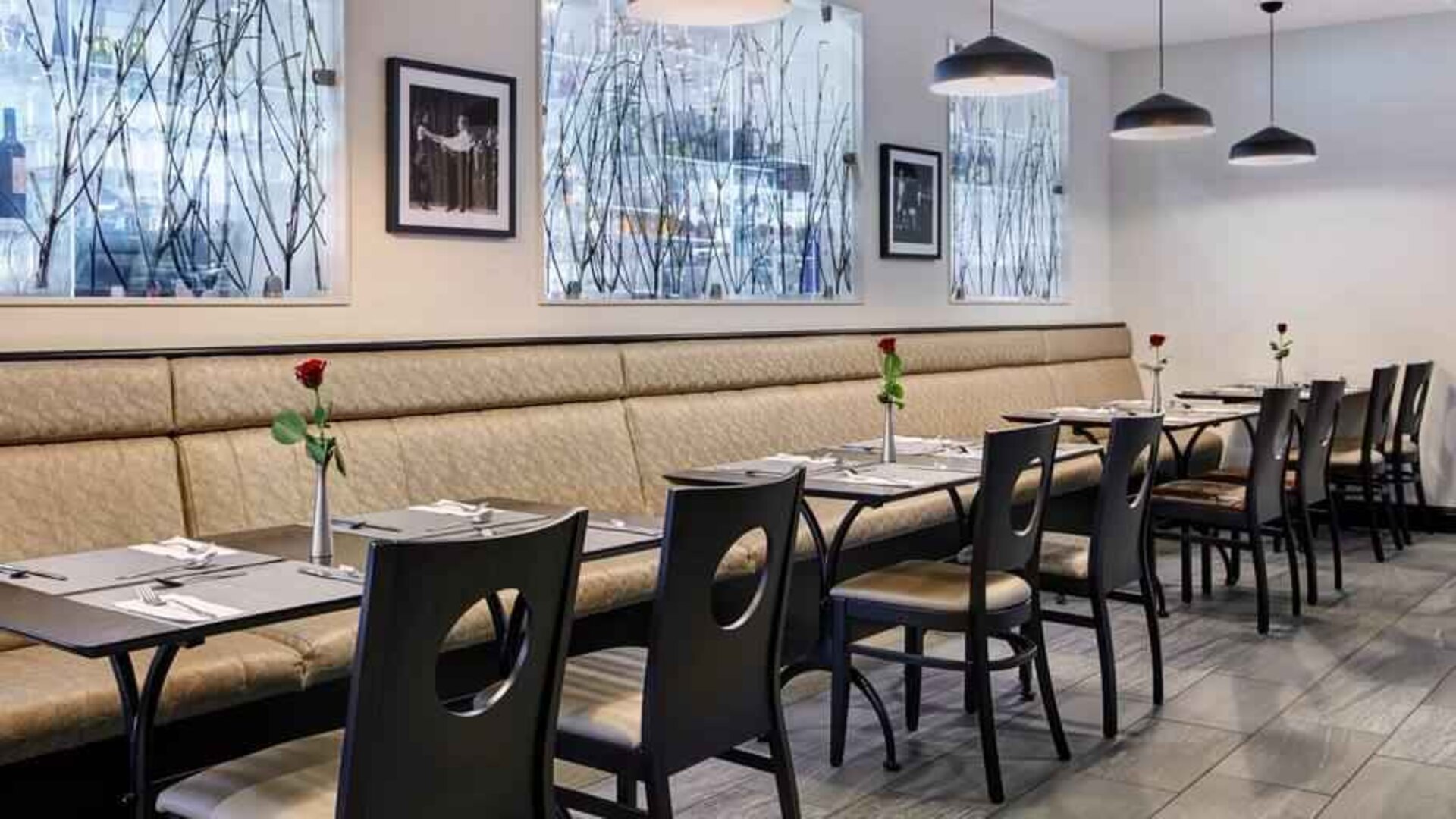 Restaurant area perfect for co-working at the Hilton Garden Inn Dublin Custom House.