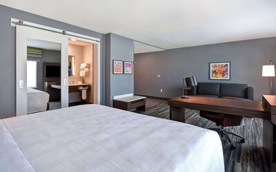 Hampton Inn & Suites Las Vegas Convention Center - No Resort Fee
