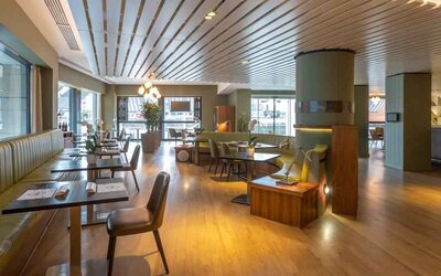 Restaurant area perfect for co-working at the Morrison, a DoubleTree by Hilton Hotel.