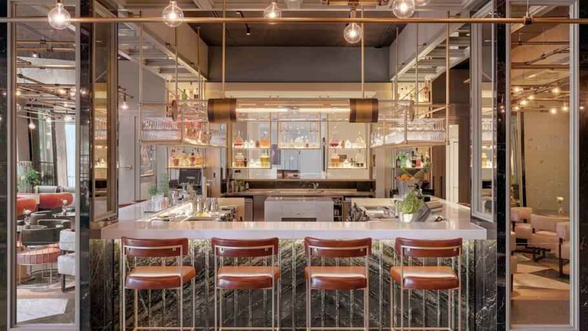 Hotel workspace along the bar at the Hilton Munich City.