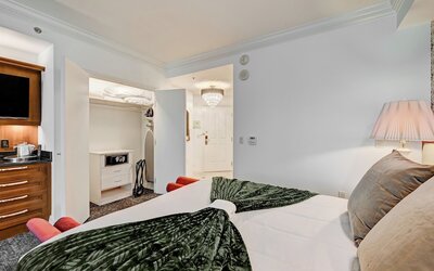 Vintage Lair at Signature