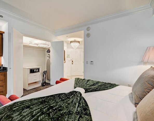 Vintage Lair at Signature