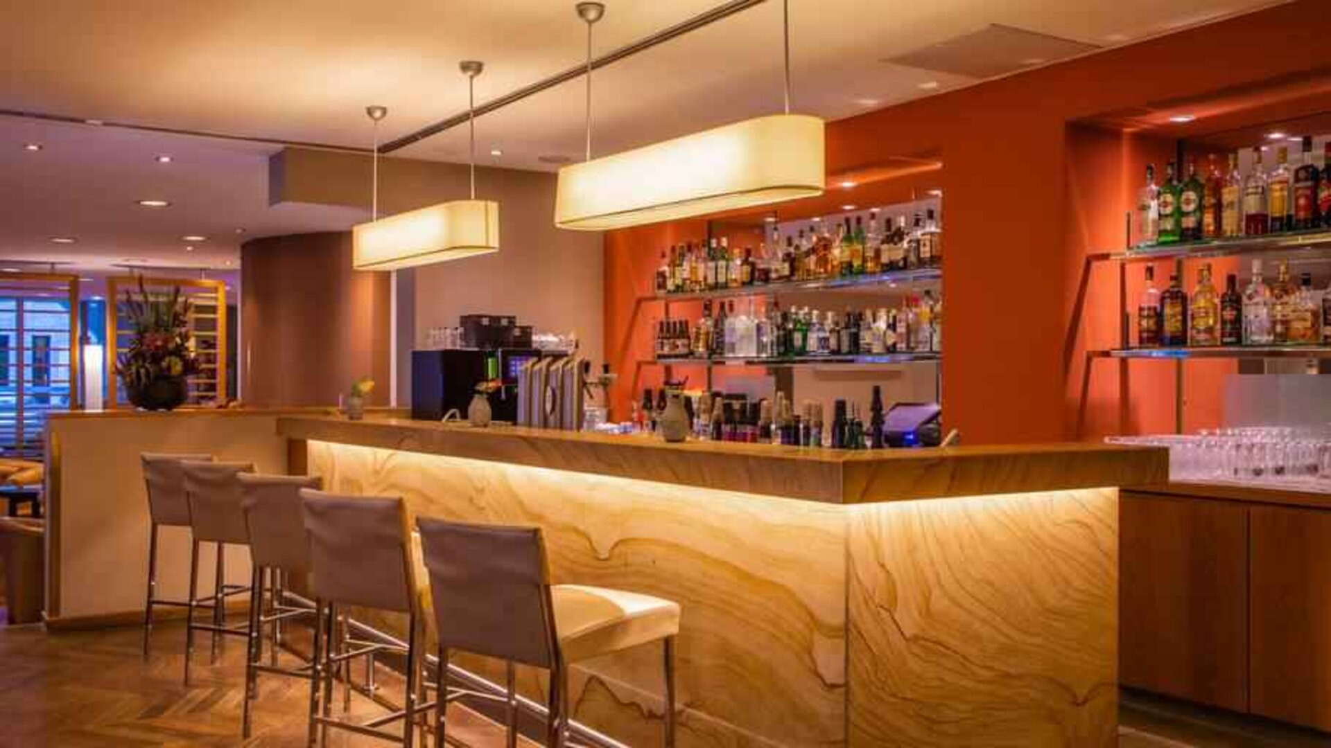 Hotel workspace along the bar at the DoubleTree by Hilton Hannover Schweizerhof.