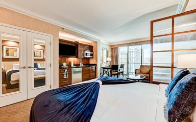 MGM Signature - Strip view suite