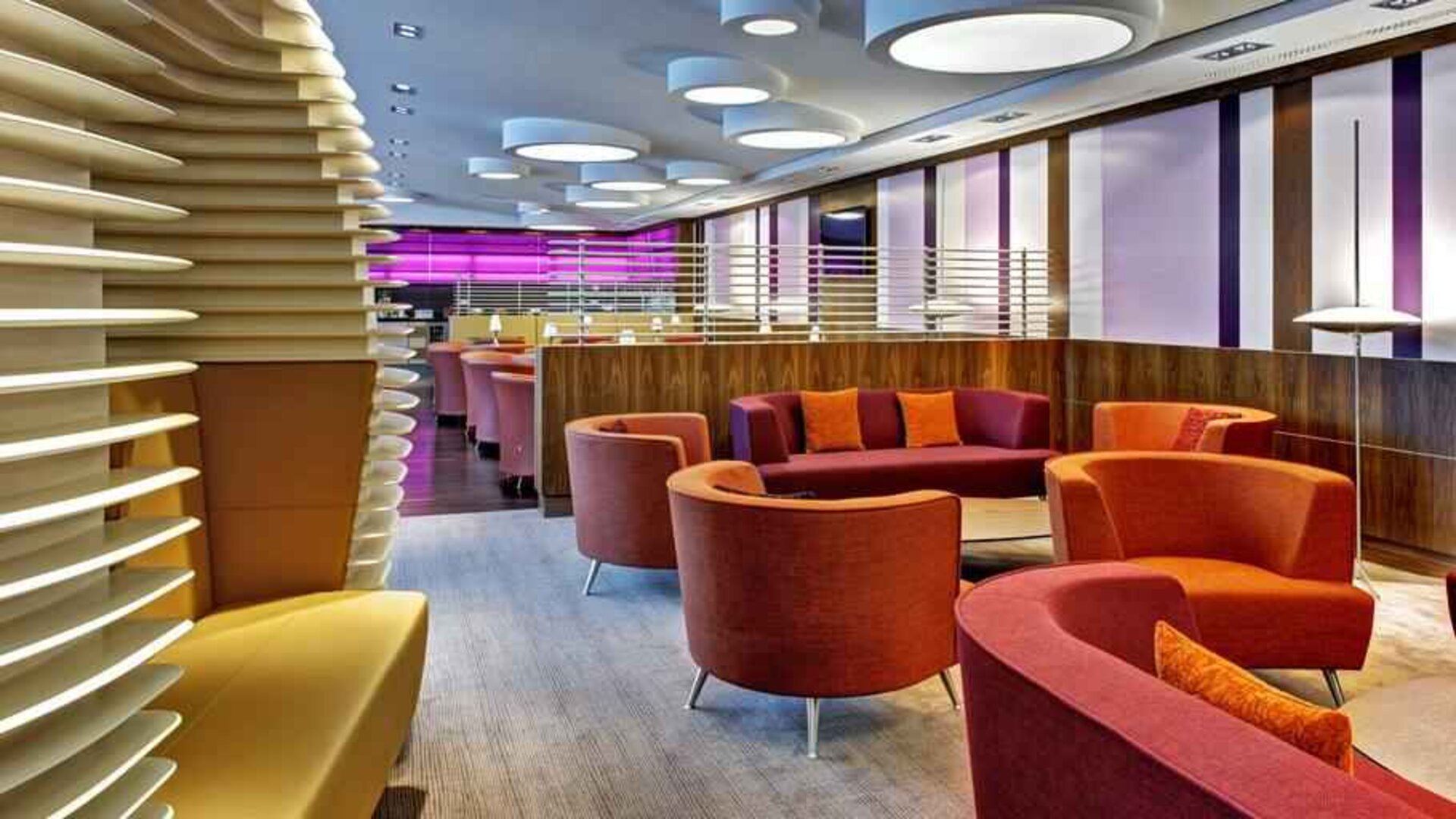 Lobby workspace at the Hilton Frankfurt Airport.