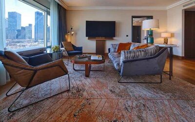 Living room perfect as workspace at the Hilton Frankfurt City Centre.