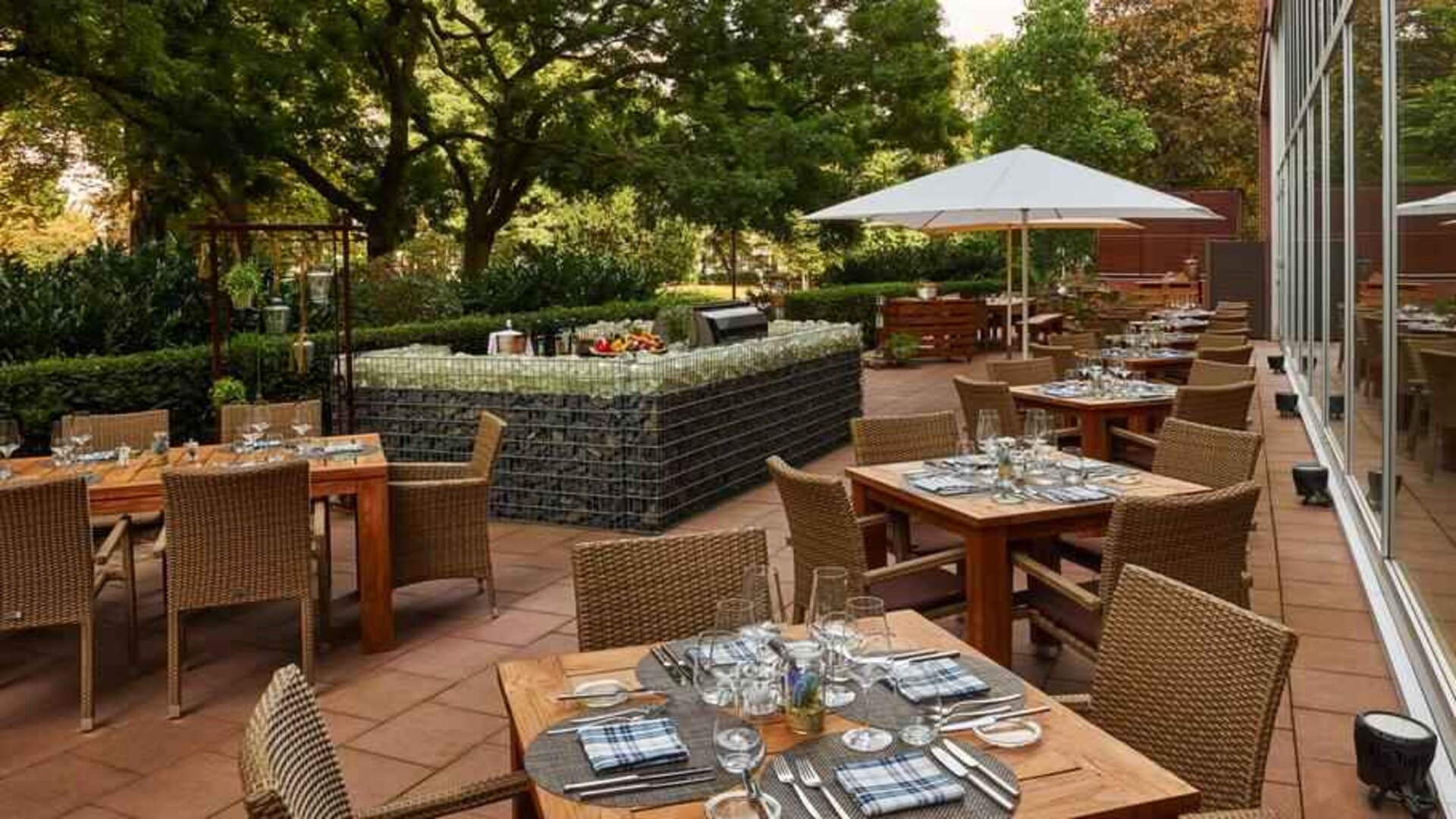 Outdoor patio perfect for co-working at the Hilton Frankfurt City Centre.