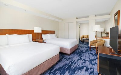 Suite, 2 Double Beds (Mobility/Hearing Accessible, Tub) - 2 Double Beds