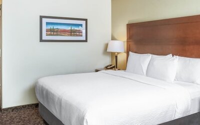 La Quinta Inn & Suites by Wyndham Las Vegas Airport South