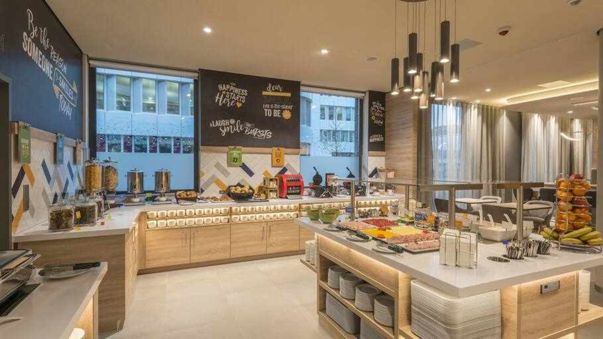 Breakfast area at the Hampton by Hilton Frankfurt Airport.